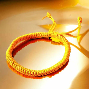 Bracelet tibétain tressé jaune, symbole de méditation et philosophie bouddhiste