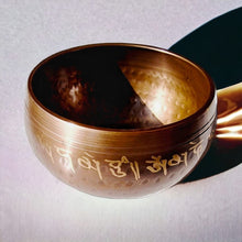 Charger l&#39;image dans la galerie, Boutique TIBET | Petit Nalanda BOL CHANTANT Moyen 1000grs 14cm | Bronze Version Mantra Bols Tibétains Martelés