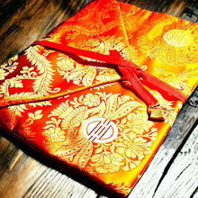 Charger l&#39;image dans la galerie, Au profit d&#39;une famille Tibétaine au TIBET POCHETTES Protections Soie du Tibet | Les Livres du Dharma sont Précieux | TIBET