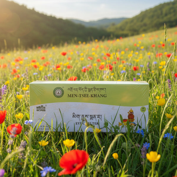 Thé tibétain Men-Tsee-Khang pour soin des yeux, boîte dans un champ fleuri ensoleillé