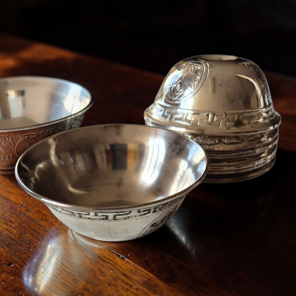 Sept Bols à Offrande d'Eau